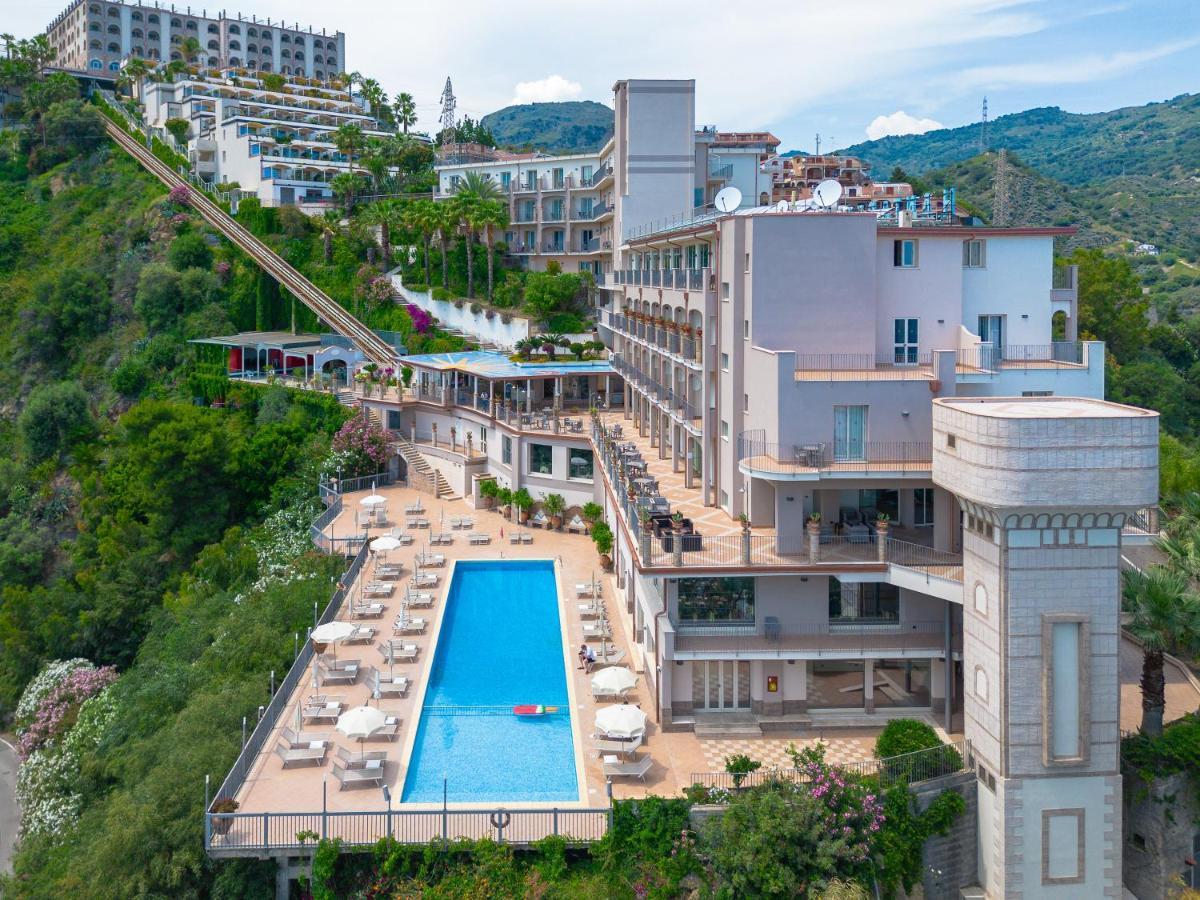 Hotel Antares Letojanni Exterior photo