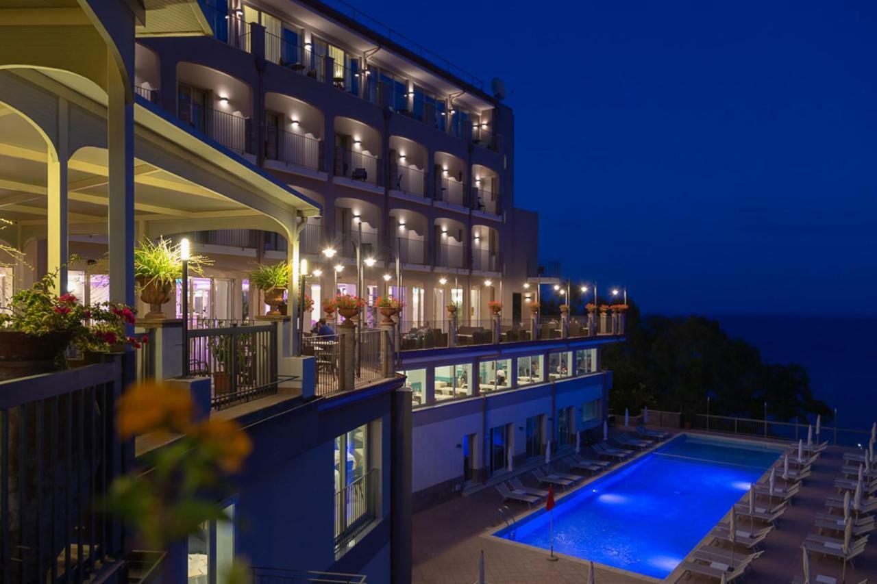 Hotel Antares Letojanni Exterior photo